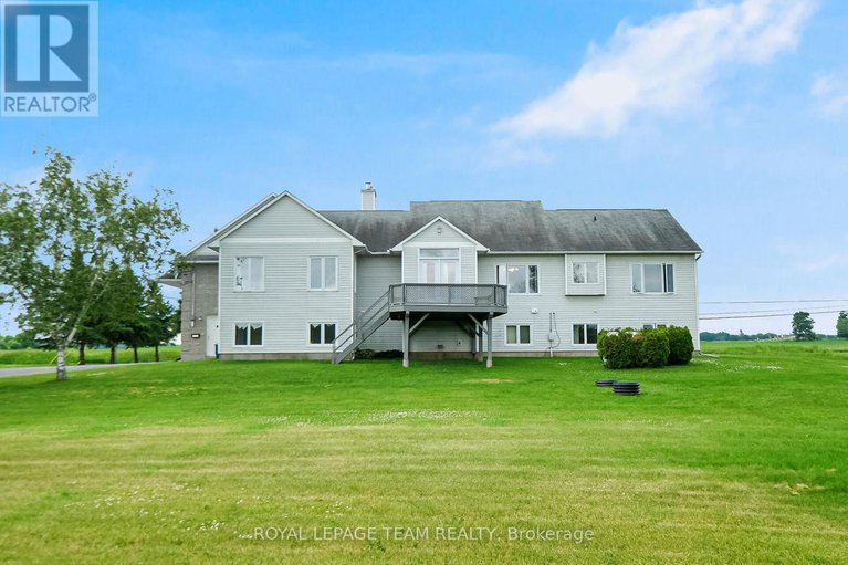 28816366/8665-russell-road/sarsfieldbearbrook/ottawa/ontario/K4B0J7_40