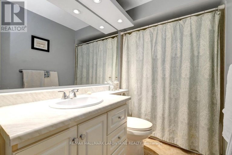 29444353/2443-ogilvie-road/beacon-hill-north/ottawa/ontario/K1J7N3_21