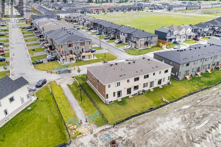 28622673/247-elsie-macgill-walk/rural-kanata-central/ottawa/ontario/K2W0L4_31