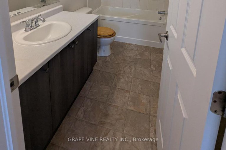 29049854/582-meadowcreek-circle/emerald-meadowstrailwest/ottawa/ontario/K2M0J8_29