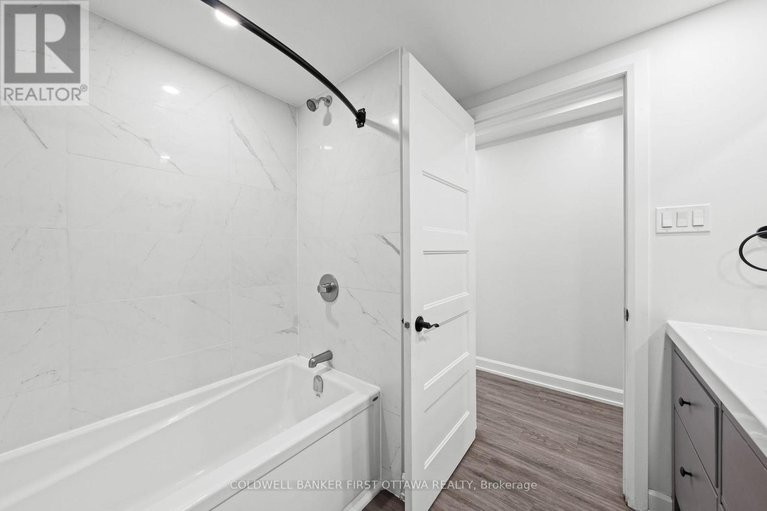 29157123/351-amiens-street/bilberry-creekqueenswood-heights/ottawa/ontario/K1E1P1_25