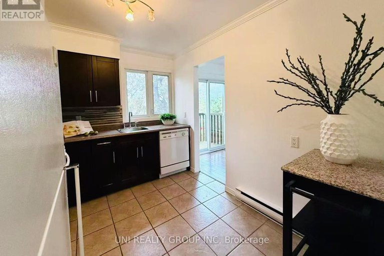 29032886/2064-eric-crescent/pineview/ottawa/ontario/K1B4P4_12