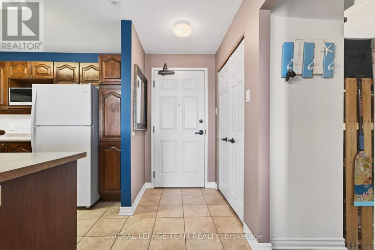 29651493/811-120-grant-carman-drive/mooneys-bayrevelstoke/ottawa/ontario/K2E1C8_8