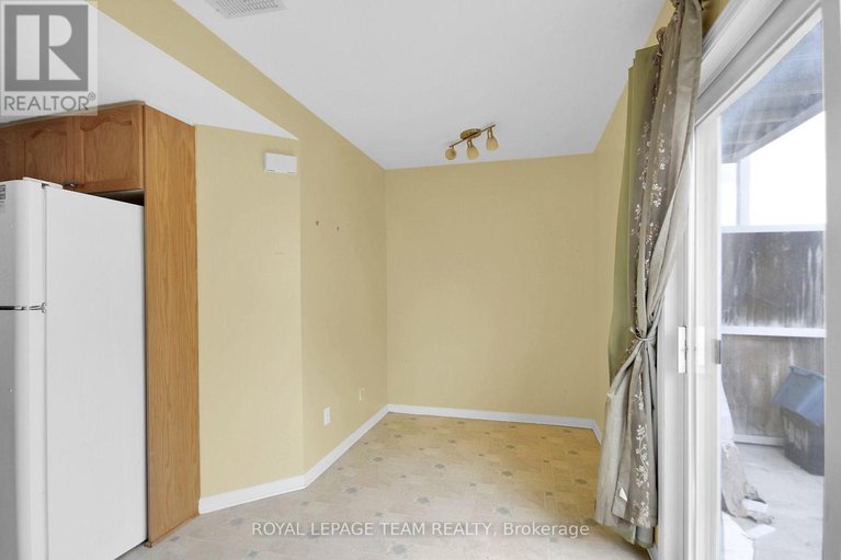 29094065/16-414-hillsboro-private/emerald-meadowstrailwest/ottawa/ontario/K2M3A8_21