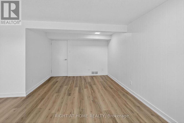 29027460/2311-stonehedge-crescent/pineview/ottawa/ontario/K1B4N7_32