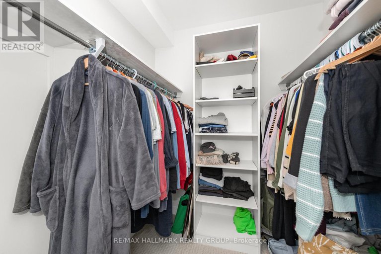 29405995/2260-copperhead-street/mer-bleuebradley-estatesanderson-park/ottawa/ontario/K1W4W6_29