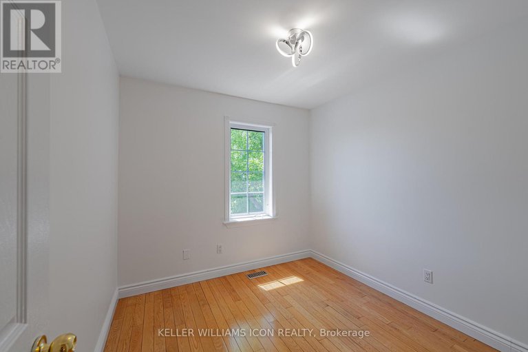 28382446/1309-meadowlands-drive-e/city-viewskylinefisher-heightsparkwood-hills/ottawa/ontario/K2E7B3_29