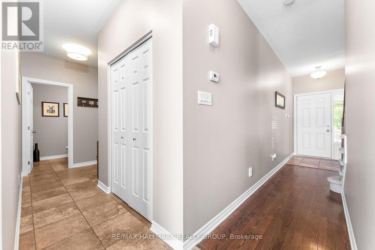 28460424/182-felicity-crescent/mer-bleuebradley-estatesanderson-park/ottawa/ontario/K1W0C2_19