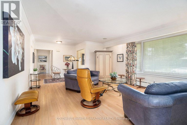 28506946/2009-killarney-drive/mckellar-heightsglabar-park/ottawa/ontario/K2A1P9_7
