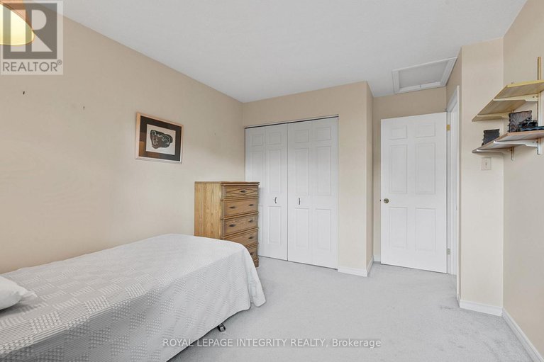 29021047/12-wynford-avenue/craig-henrywoodvale/ottawa/ontario/K2G3Z3_16