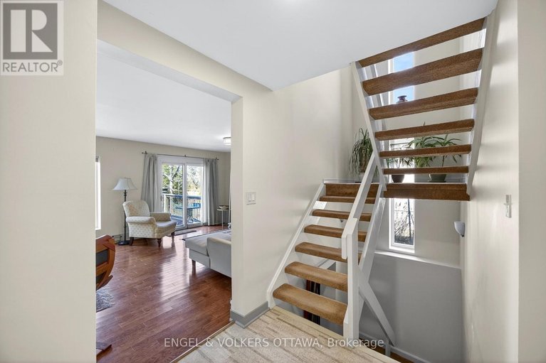 29617139/424-lochaber-avenue/westboro-west/ottawa/ontario/K2A0A6_8