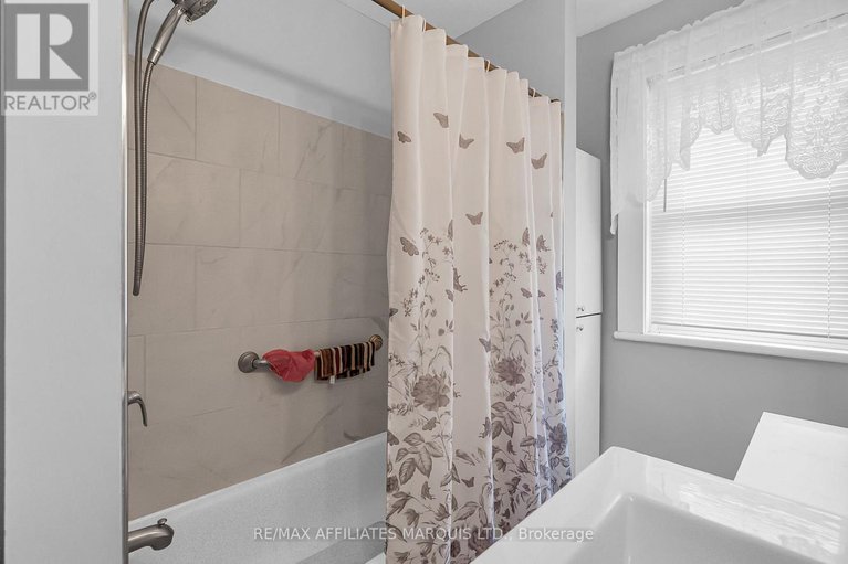 28164009/7-spruce-street/lancaster/south-glengarry/ontario/K0C1N0_22