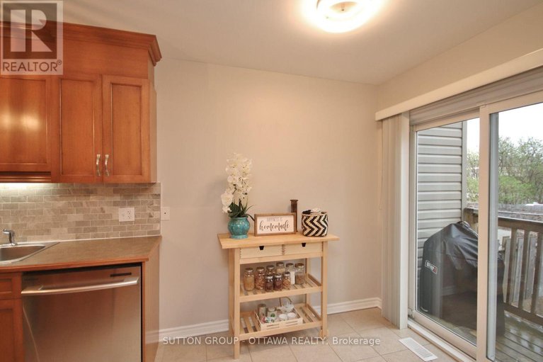 28983773/1267-shillington-avenue/carlington/ottawa/ontario/K1Z8A1_14