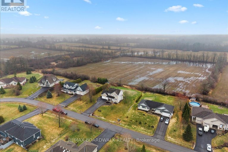 29613585/8044-craig-farm-drive/metcalfe/ottawa/ontario/K0A2P0_42