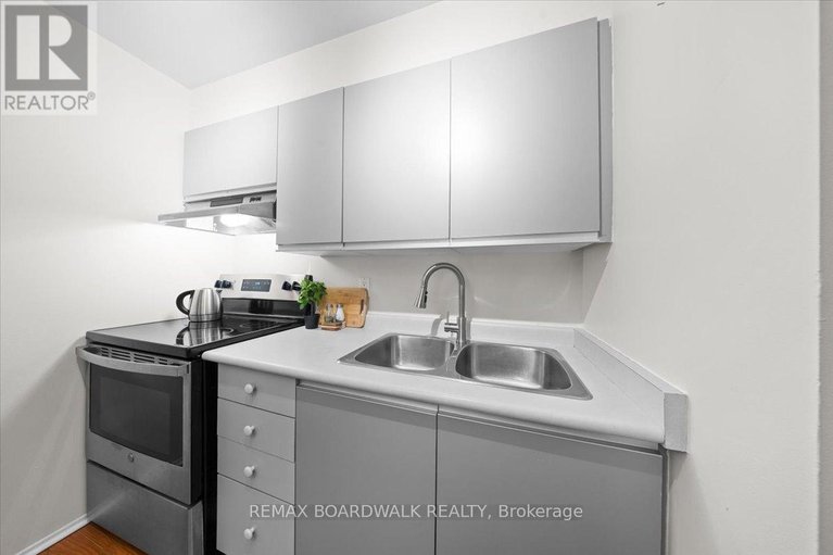 29620279/412-250-brittany-drive/viscount-alexander-park/ottawa/ontario/K1K4M1_8