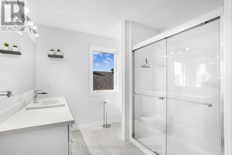 28764094/364-sterling-avenue/town-of-rockland/clarence-rockland/ontario/K4K0L4_24