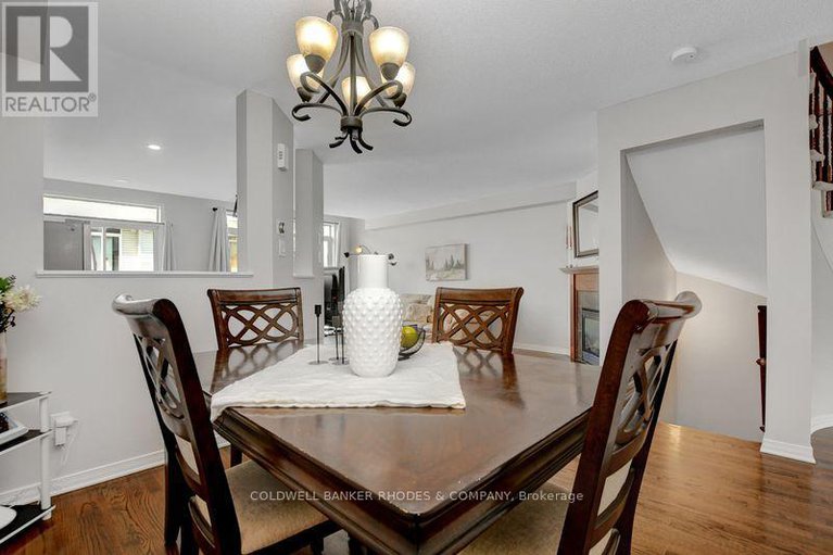28599180/261-rolling-meadow-crescent/mer-bleuebradley-estatesanderson-park/ottawa/ontario/K1W0A8_7