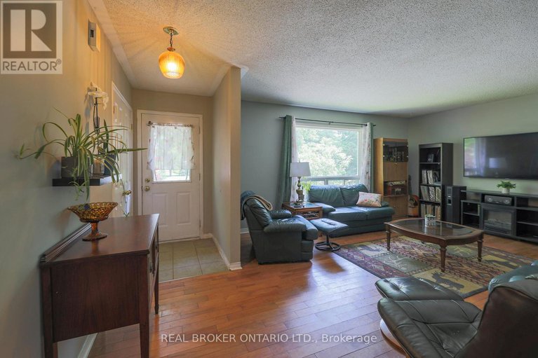 28422588/30-kingfisher-crescent/north-grenville-twp-kemptville-east/north-grenville/ontario/K0G1J0_3