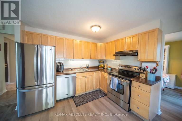 28869002/198-hoylake-crescent/bilberry-creekqueenswood-heights/ottawa/ontario/K1E2M8_15