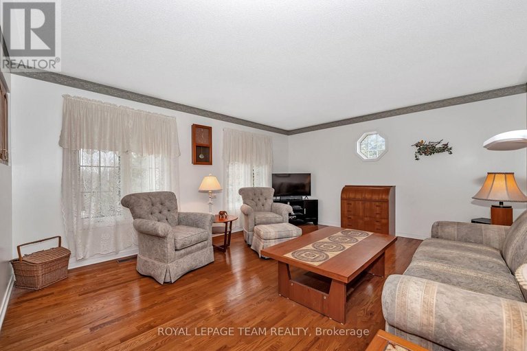 29475386/1961-manotick-station-road/osgoode-twp-north-of-reg-rd-6/ottawa/ontario/K0A2W0_4