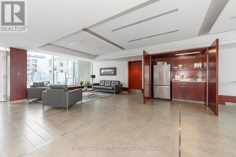 29300868/312-575-byron-avenue/mckellarhighland/ottawa/ontario/K2A1R7_28