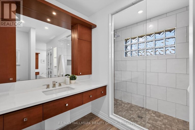 29680684/1934-lenester-avenue/mckellar-heightsglabar-park/ottawa/ontario/K2A1J9_29