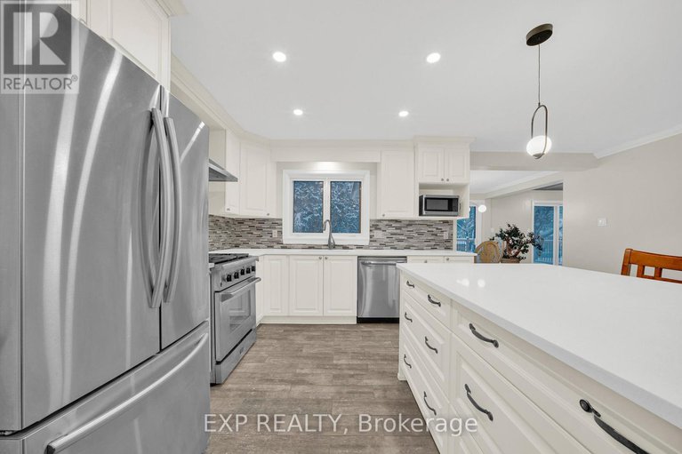 29257796/661-blair-road/rothwell-heights/ottawa/ontario/K1J7M4_17