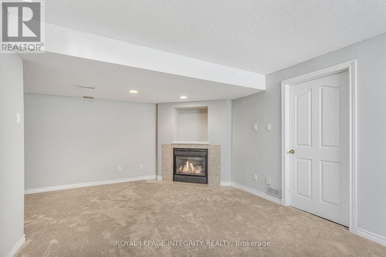 29378274/1033-markwick-crescent/notting-hillsummerside/ottawa/ontario/K4A4X5_25