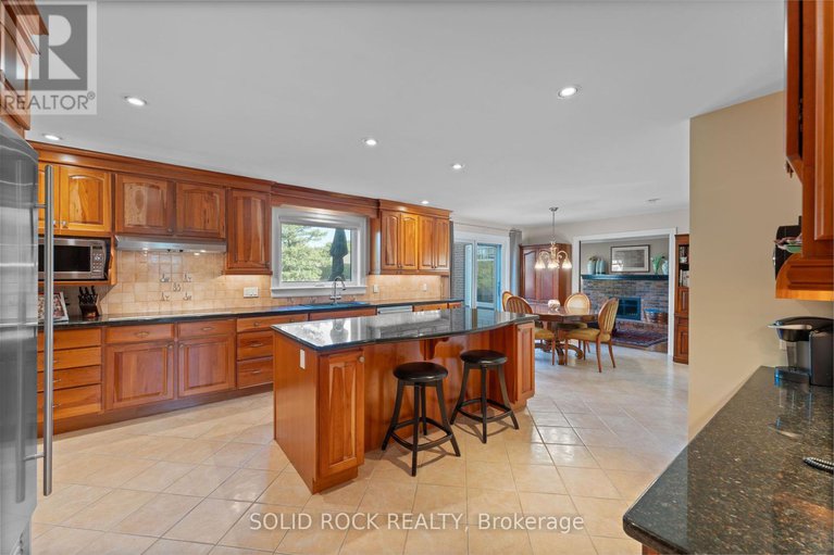 28931406/5569-whitewood-avenue/manotick-village-manotick-estates/ottawa/ontario/K4M1E1_12