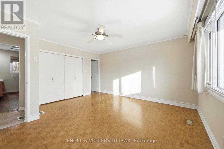 29371717/49-inverness-avenue/borden-farmstewart-farmcarleton-heightsparkwood-hills/ottawa/ontario/K2E6N6_16