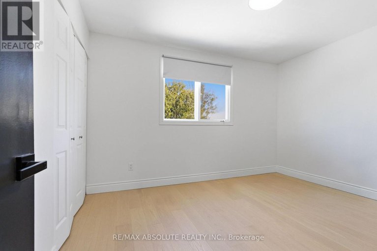 29407947/13-weatherwood-crescent/pineglencountry-place/ottawa/ontario/K2E7C5_38