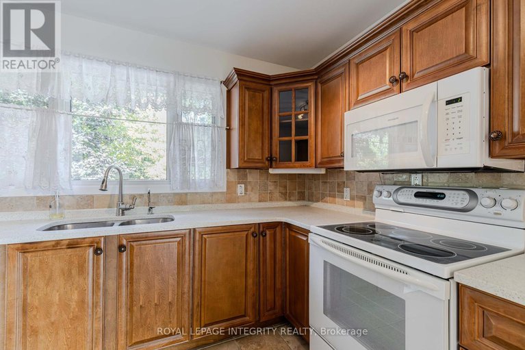 28882629/135-desmond-avenue/glencairnhazeldean/ottawa/ontario/K2L1E8_17