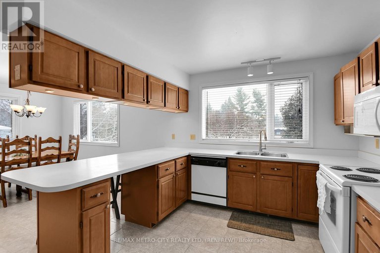 29410189/128-burns-drive/mcnabbraeside-twps/mcnabbraeside/ontario/K0A1G0_8