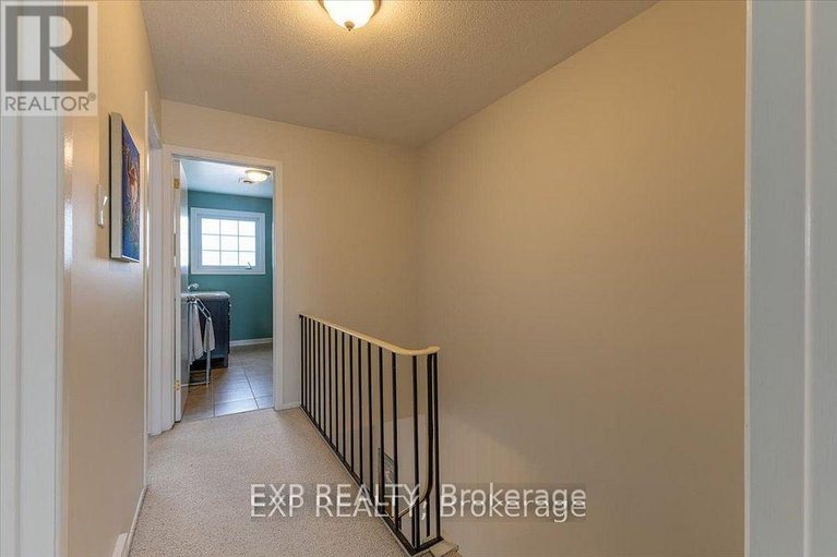 29464156/422-kintyre-private/carleton-square/ottawa/ontario/K2C3M7_25