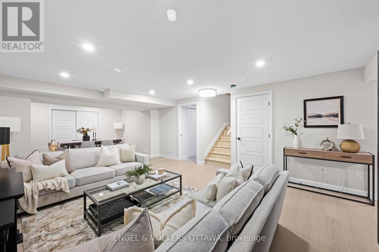 29113056/23-pacing-walk/goulbourn-twp-from-franktown-rdsouth-to-rideau/ottawa/ontario/K0A2Z0_27