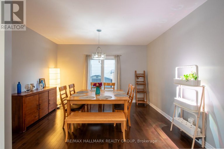 28553250/217-fountainhead-drive/mer-bleuebradley-estatesanderson-park/ottawa/ontario/K1W0C2_10