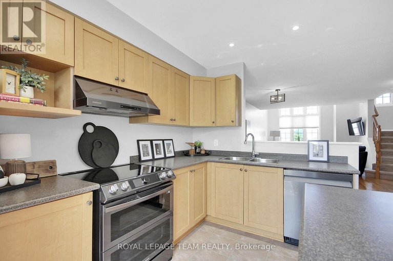 28988068/334-wiffen-private/westcliffe-estates/ottawa/ontario/K2H1G3_22