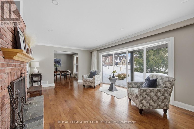 29430420/8-smugglers-court/arlington-woods/ottawa/ontario/K2H7Y7_9