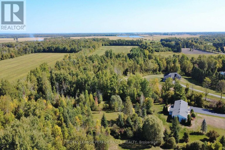 28886308/8329-rodney-farm-drive/osgoode-twp-north-of-reg-rd-6/ottawa/ontario/K0A2P0_17