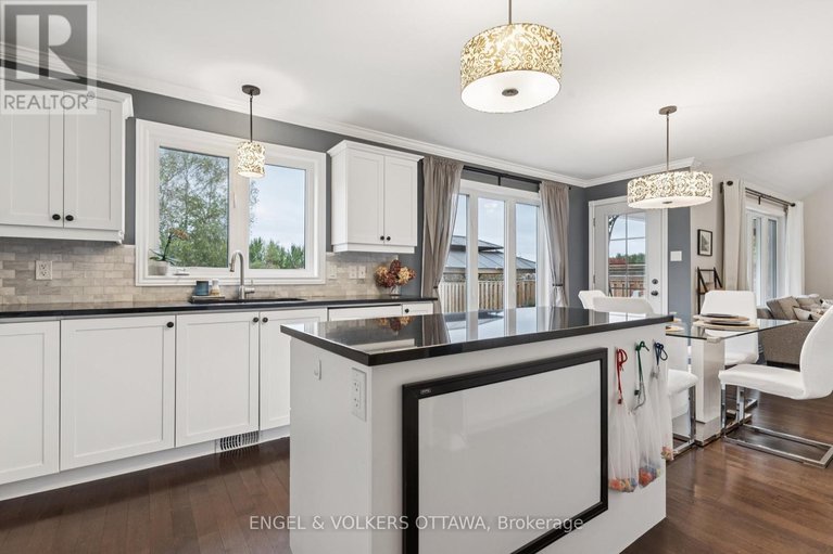 28966658/161-des-pins-street/village-of-russell/russell/ontario/K4R0B9_19