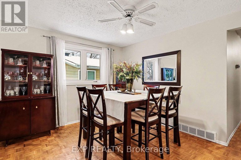 29270585/15-wedgewood-crescent/blackburn-hamlet/ottawa/ontario/K1B4B5_9