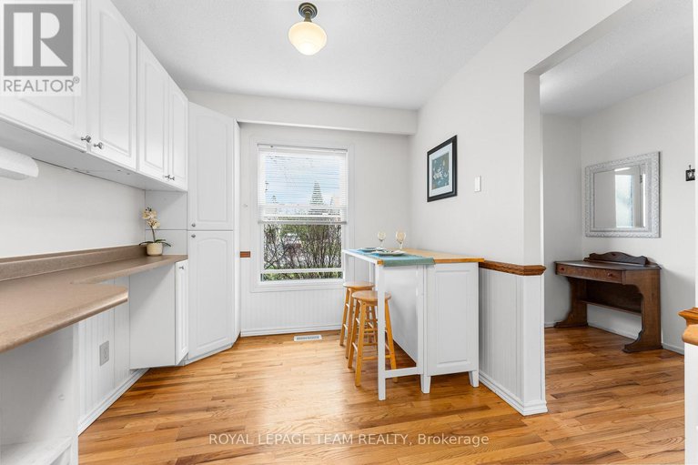 28234836/107-melanie-crescent/glencairnhazeldean/ottawa/ontario/K2L2E4_29