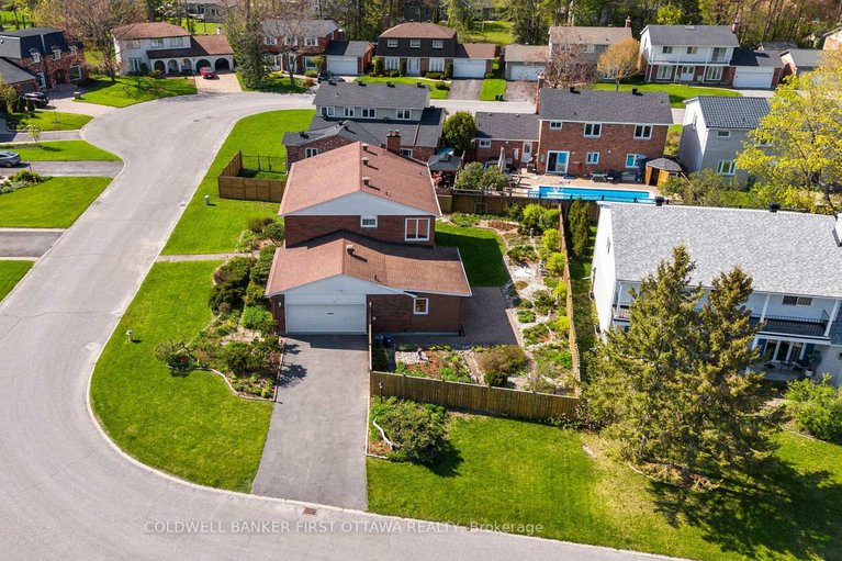 28315563/16-denewood-crescent/pineglencountry-place/ottawa/ontario/K2E7G5_46