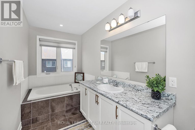 28564716/526-edenwylde-drive/remainder-of-stittsville-area/ottawa/ontario/K2S2K4_25