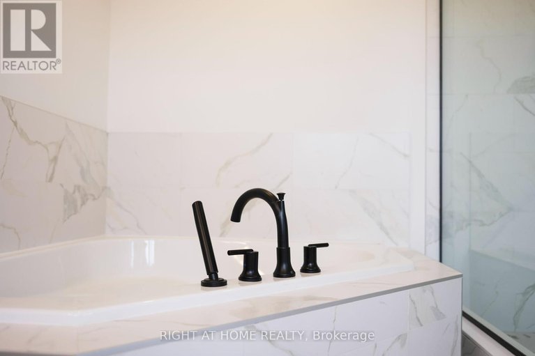 28657224/219-owen-lucas-street/mcnabbraeside-twps/mcnabbraeside/ontario/K7S3G8_18