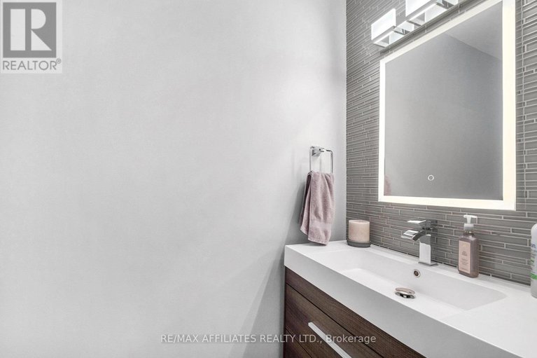 29027617/1315-prestone-drive/bilberry-creekqueenswood-heights/ottawa/ontario/K1E2Z2_21