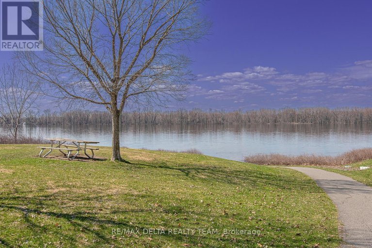 29649021/892-beauchamp-avenue/hiawatha-parkconvent-glen/ottawa/ontario/K1C3A7_43