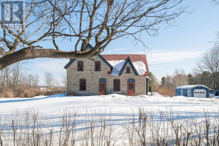 29433673/2090-beach-road/north-grenville-twp-kemptville-south/north-grenville/ontario/K0G1S0_3