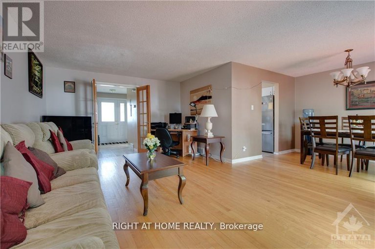 27968976/6078-rivercrest-drive/chapel-hill/ottawa/ontario/K1C5R2_13