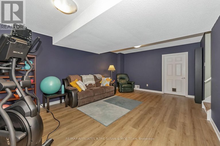 29682190/35-monterey-drive/leslie-park/ottawa/ontario/K2H7A9_35